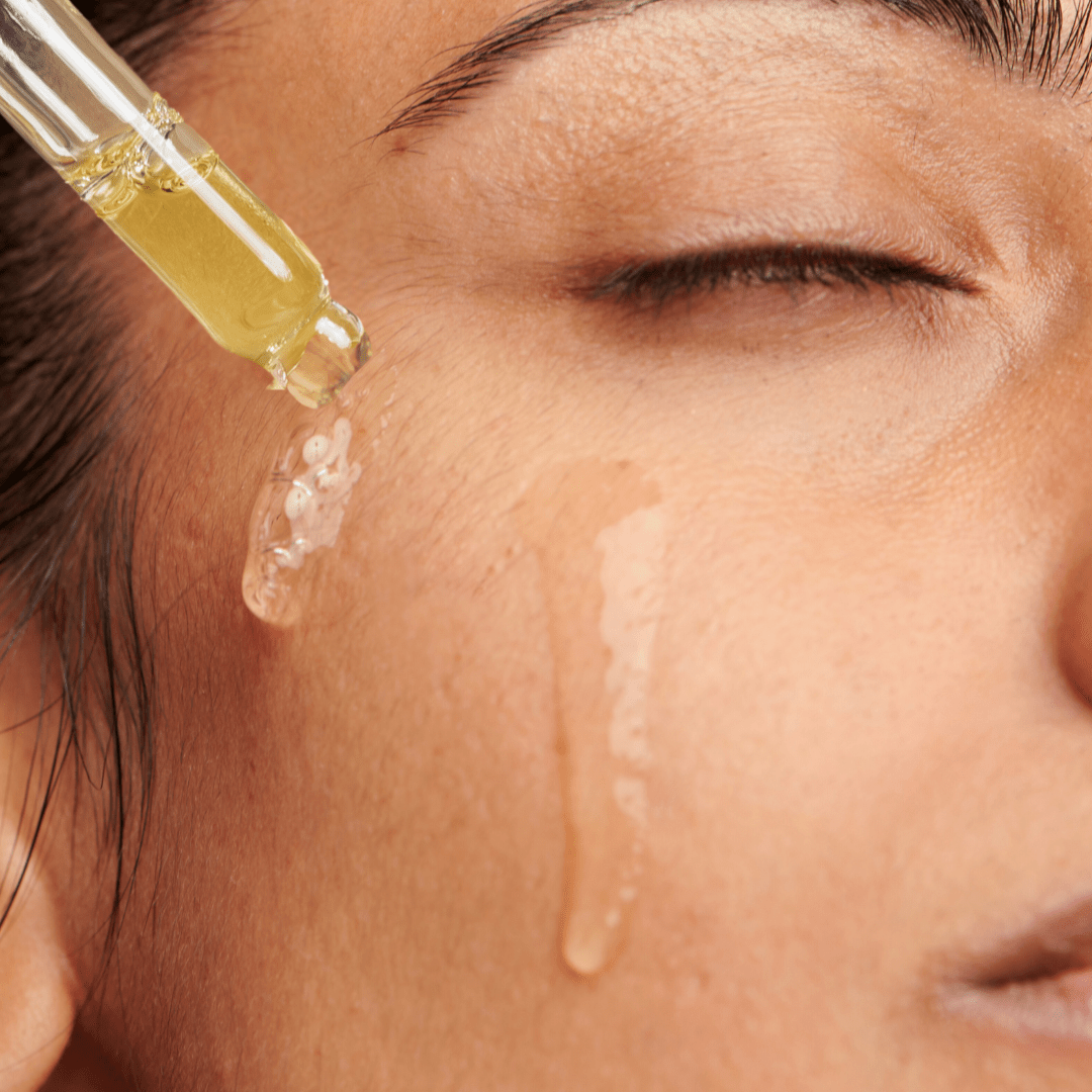 Öl auf feuchter Haut: Warum diese Pflegeroutine wissenschaftlich Sinn macht - JustBeeNice